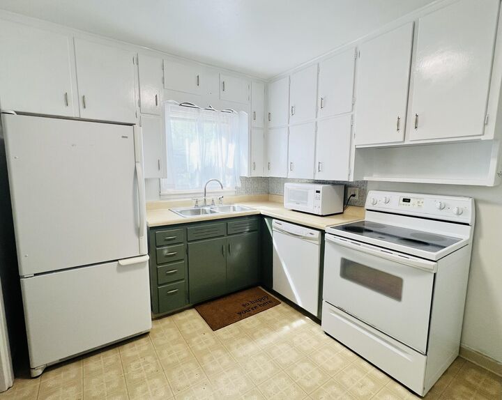 Property Photo:  1710 S 4th St  SD 57401 