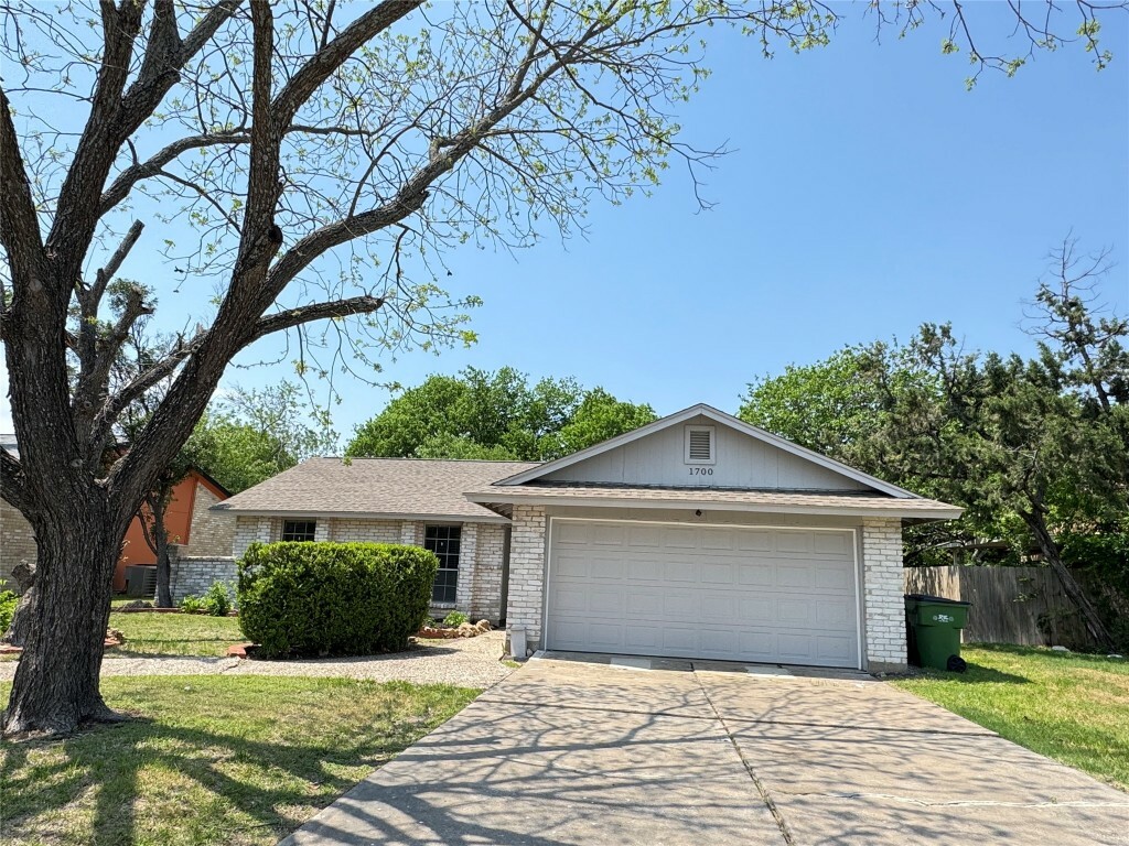 Property Photo: 1700 W Mesa Park Drive TX 78664