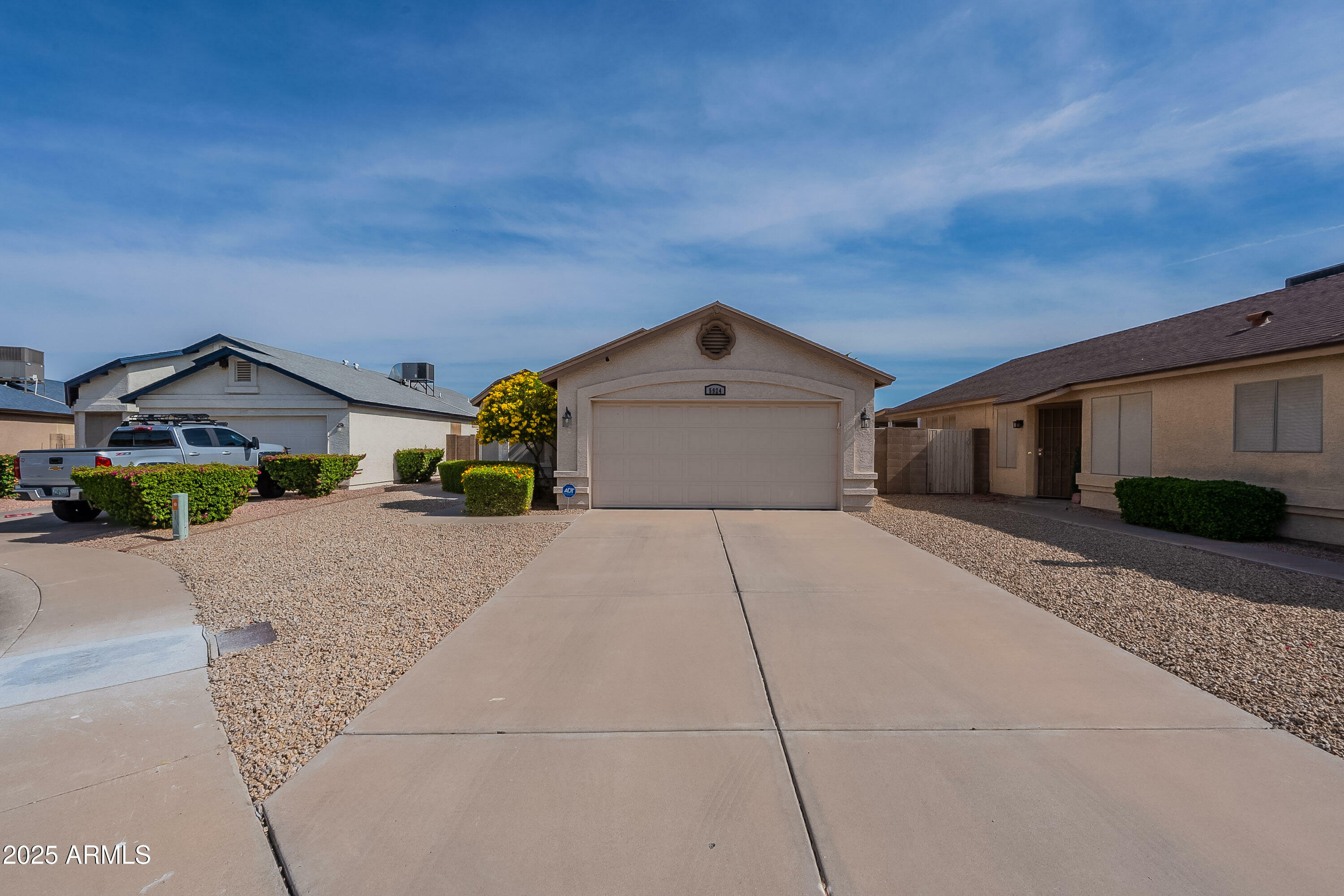 Property Photo: 5924 W Shangri La Road AZ 85304