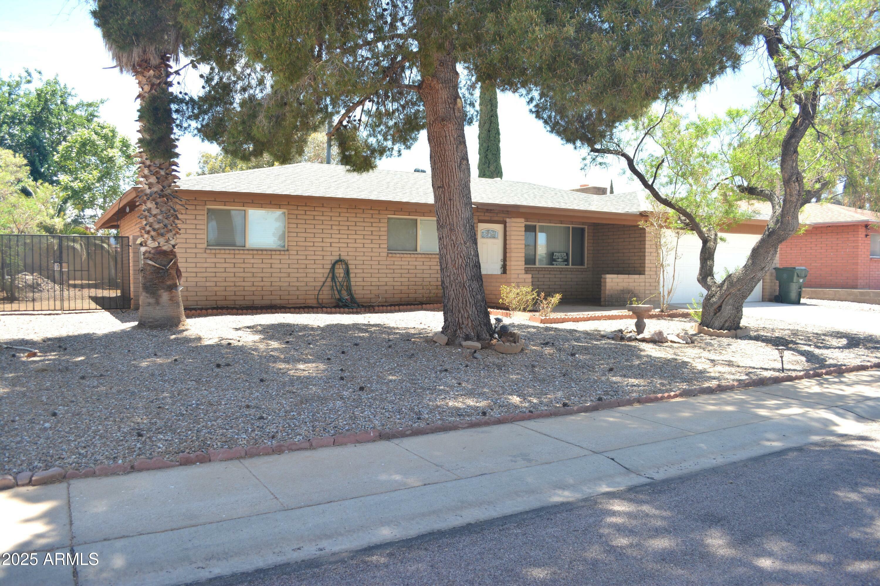Property Photo: 1132 N Catalina Drive AZ 85635