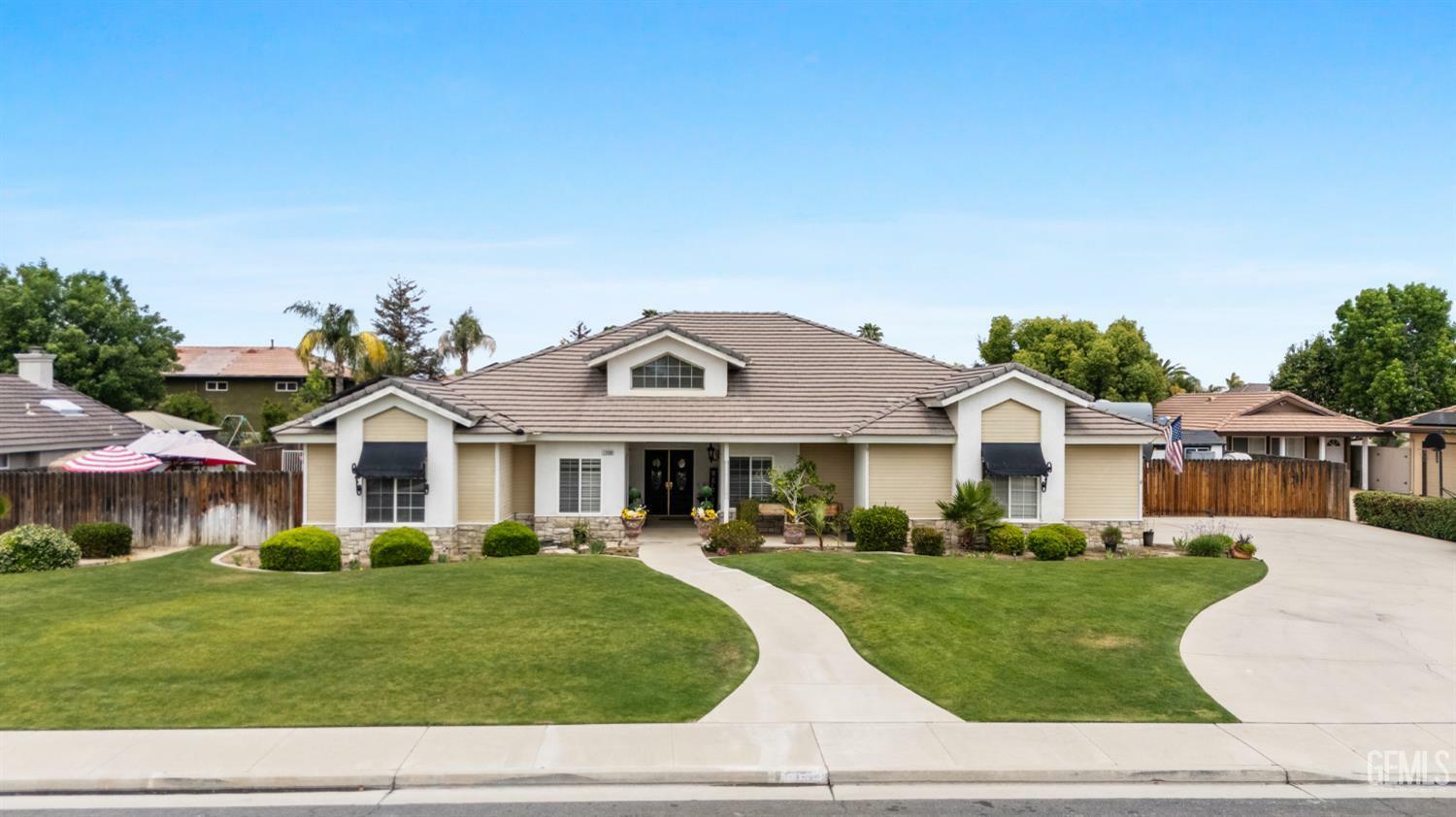 Property Photo: 13600 Table Rock Avenue CA 93314