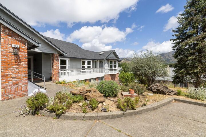 Property Photo: 405 Crestridge Place CA 95409