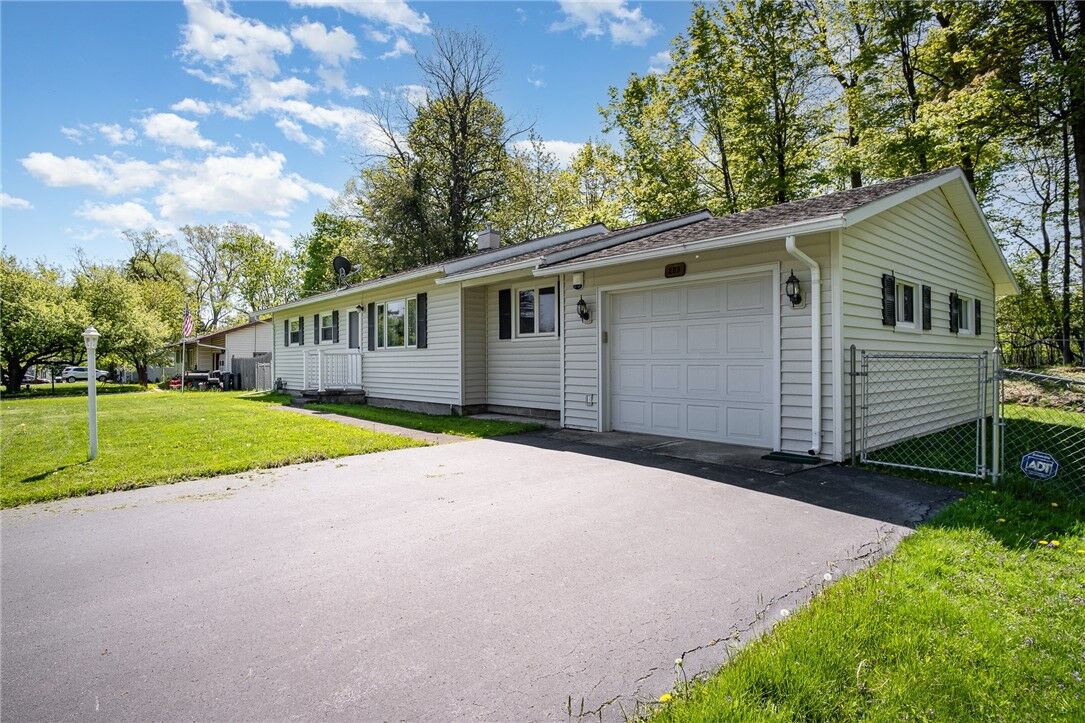 Property Photo:  289 Hollybrook Road  NY 14623 
