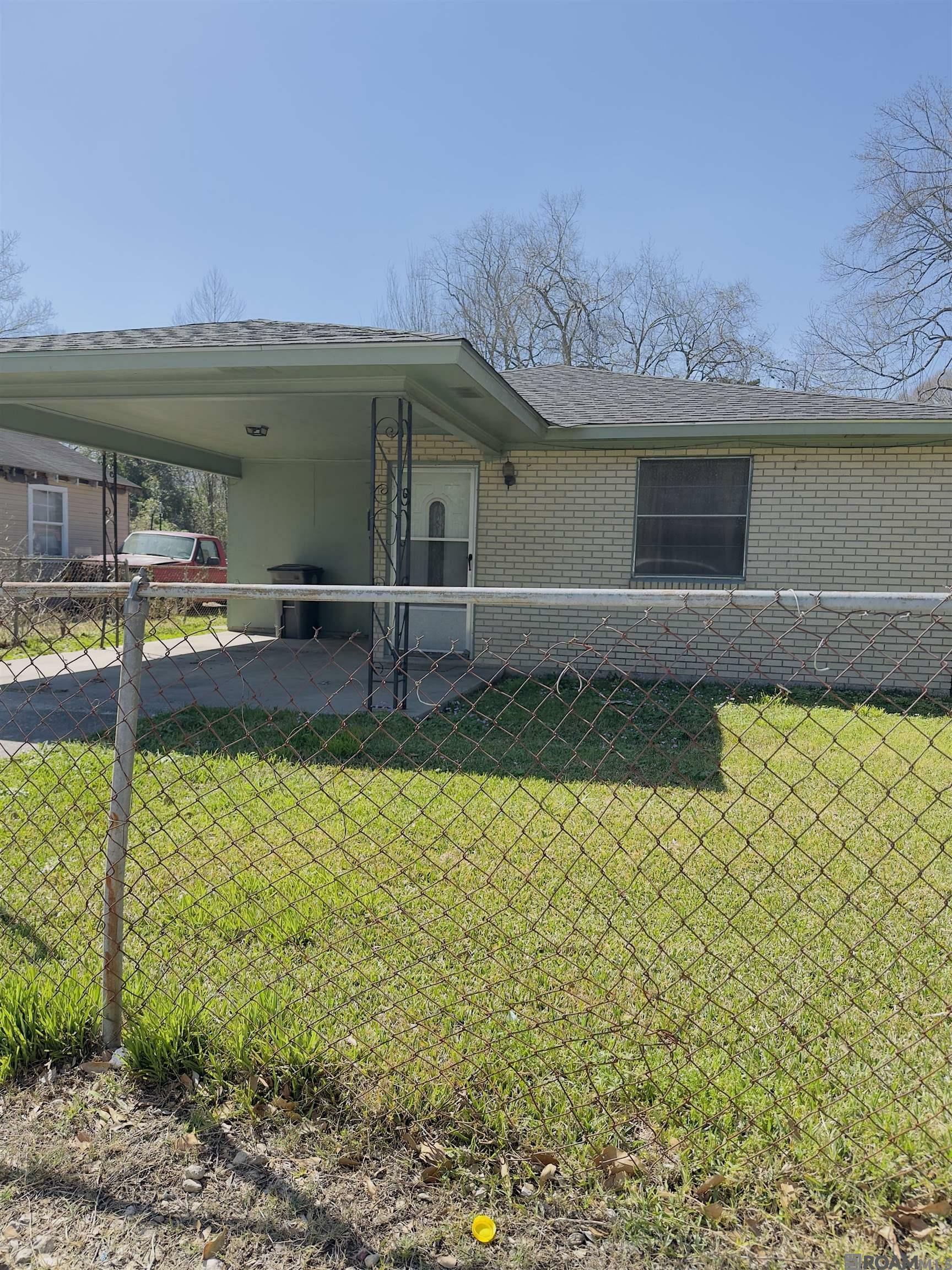Property Photo: 3743 Geronimo St LA 70805
