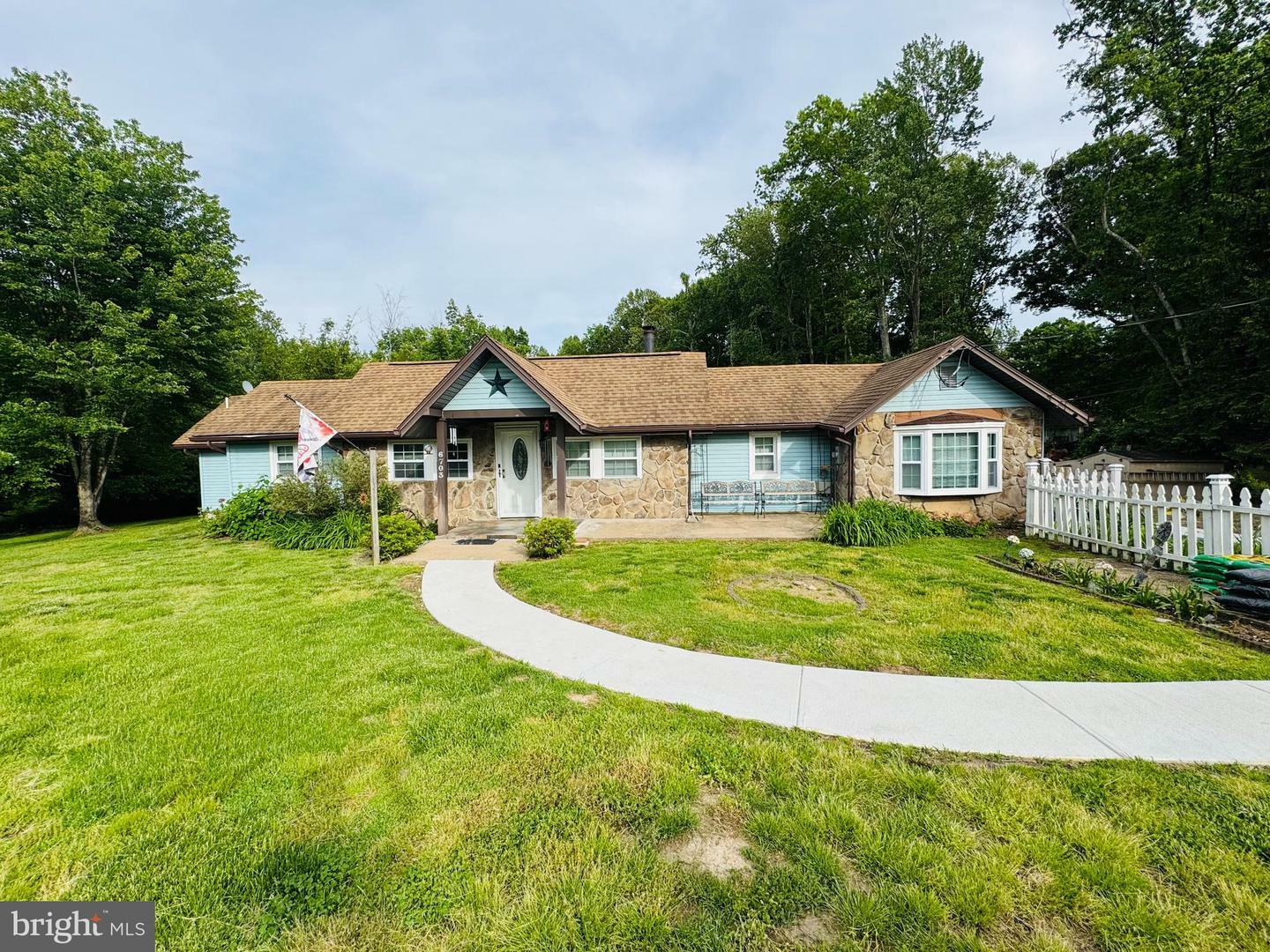 Property Photo: 6703 Token Valley Road VA 20112