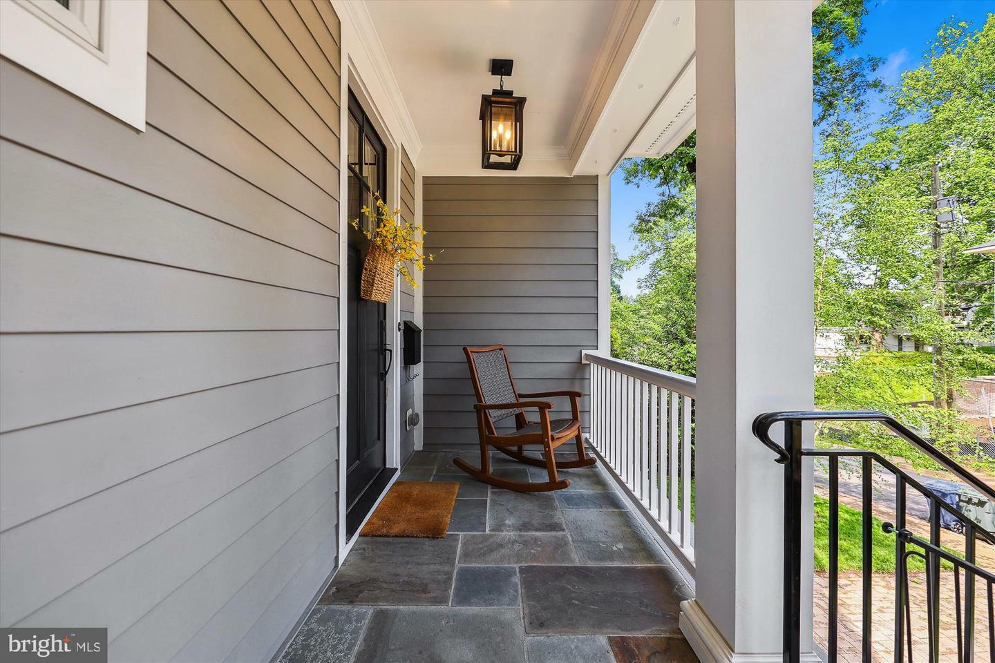 Property Photo: 2320 N Vernon Street VA 22207