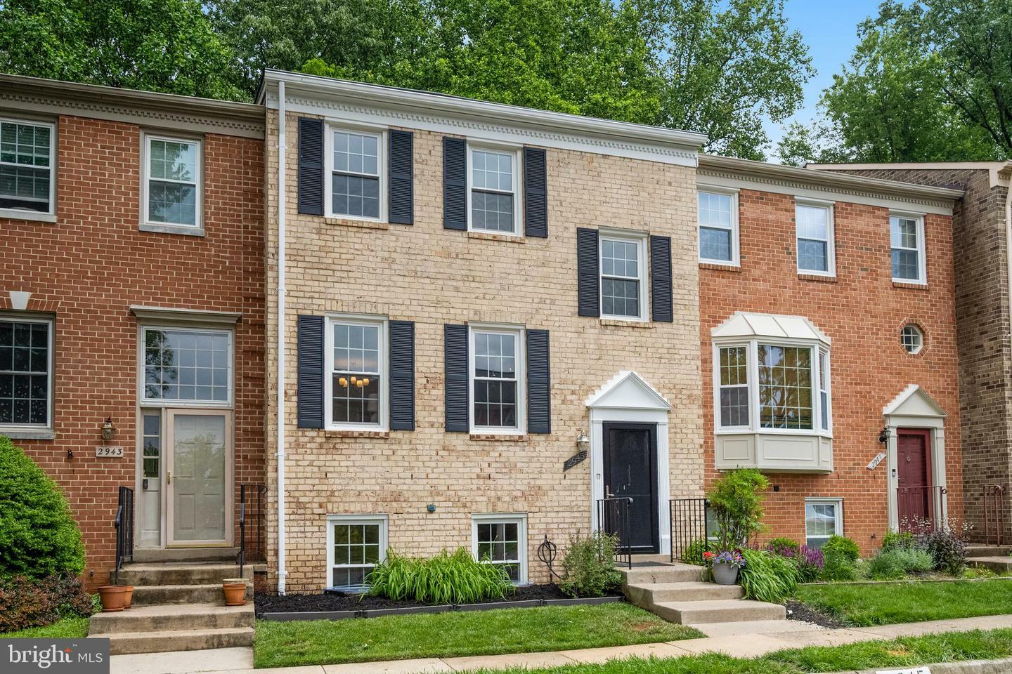 Property Photo: 2945 Waterford Court VA 22181
