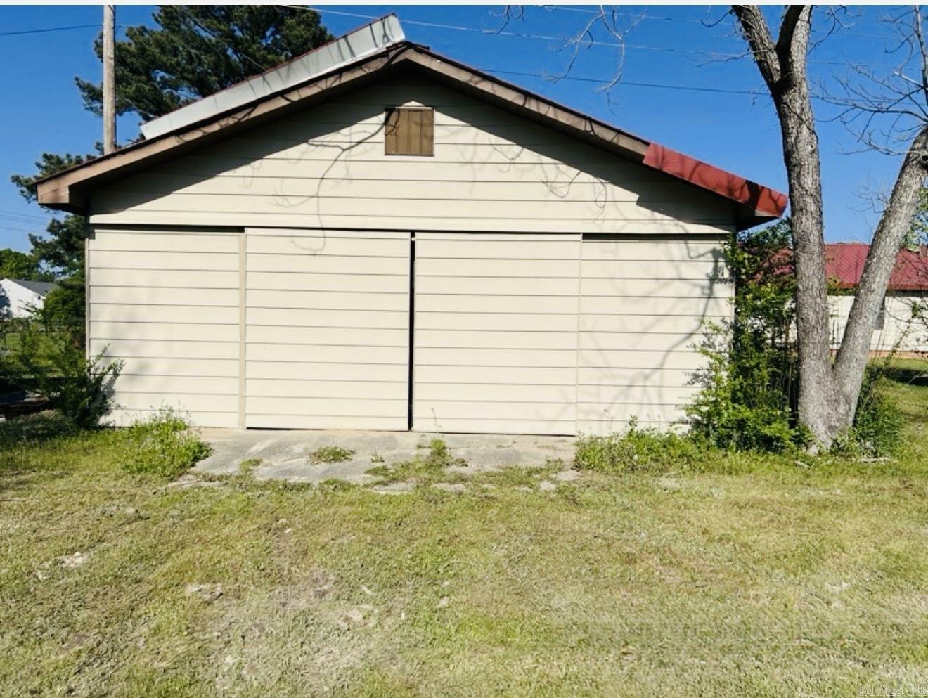 Property Photo: 317 E Ingram St AR 71701