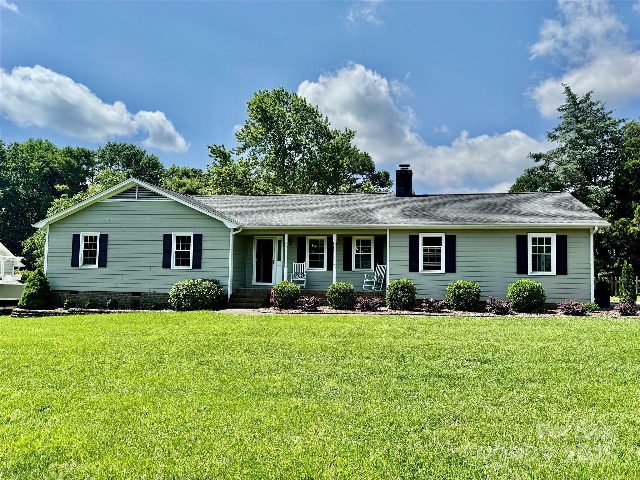 Property Photo: 2810 Elizabeth Avenue NC 28150