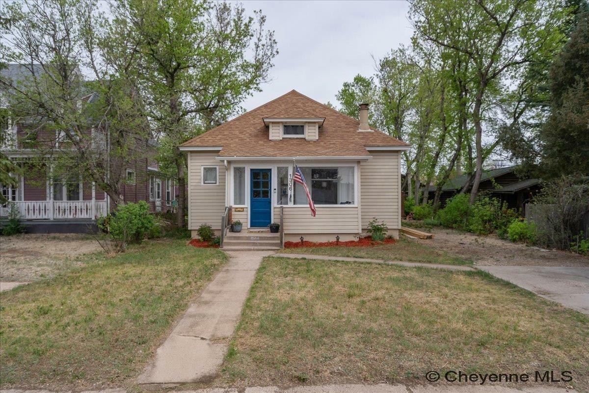Property Photo: 1306 E 21st St WY 82001