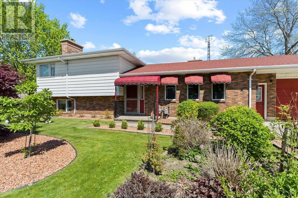 Property Photo: 444 Oak Street East ON N8H 3V7