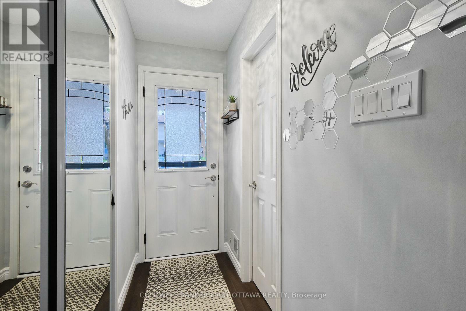 Property Photo: 12 Carmichael Court ON K2K 1K2