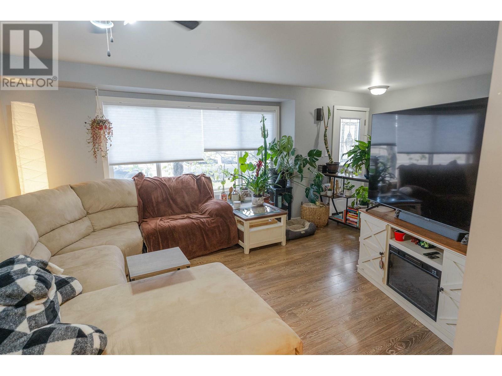 Photo de la propriété: 9812 102 Avenue BC V1J 2E1