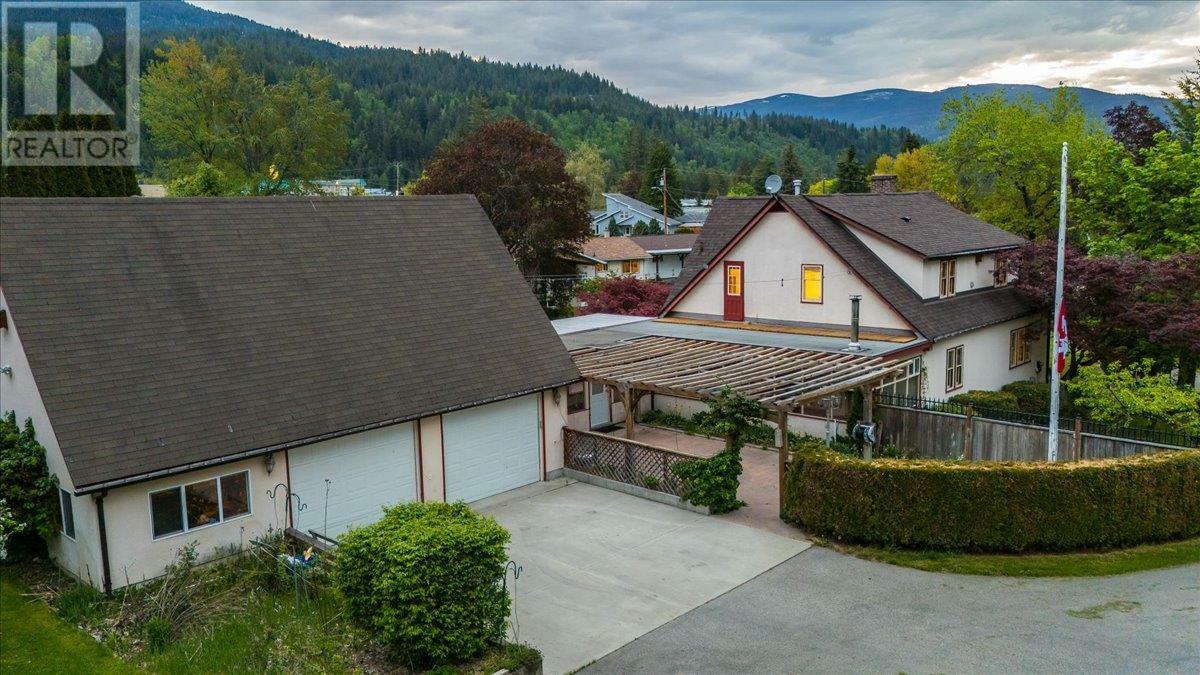 Property Photo: 102 18th Street BC V1N 2M7