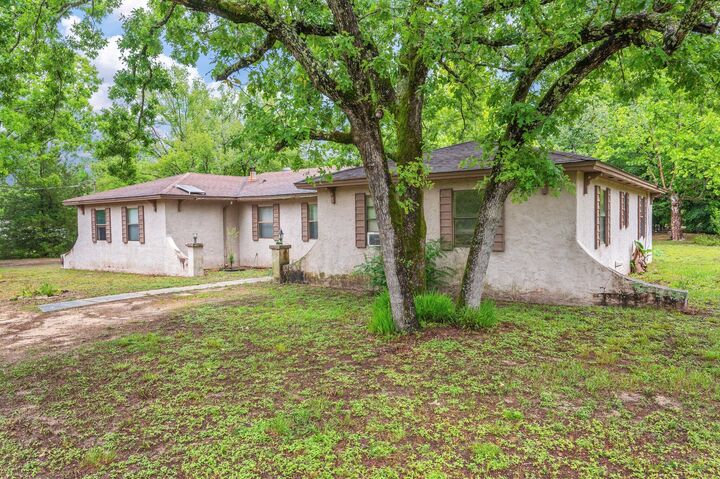 Property Photo:  5407 Kervin Road  FL 32539 