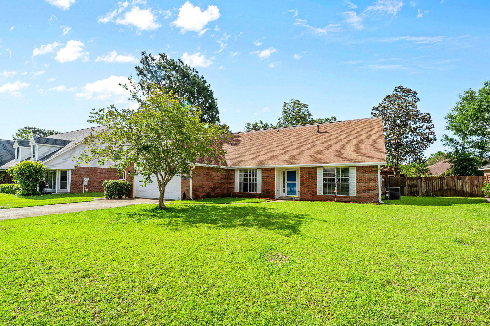 Property Photo: 4552 Knollwood Lane FL 32578
