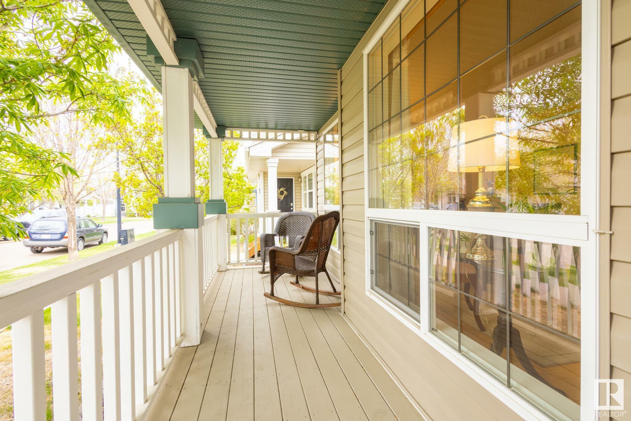 Photo de la propriété: 4553 Turner Square Square NW AB T6R 3E4