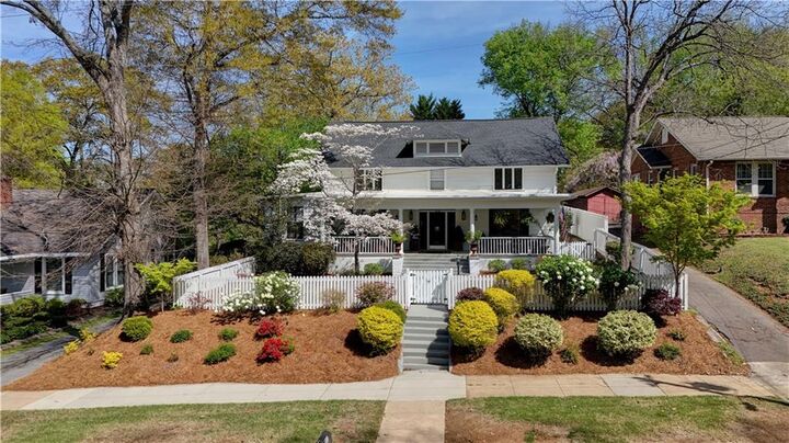 Property Photo:  211 E 11th Street E  GA 30161 