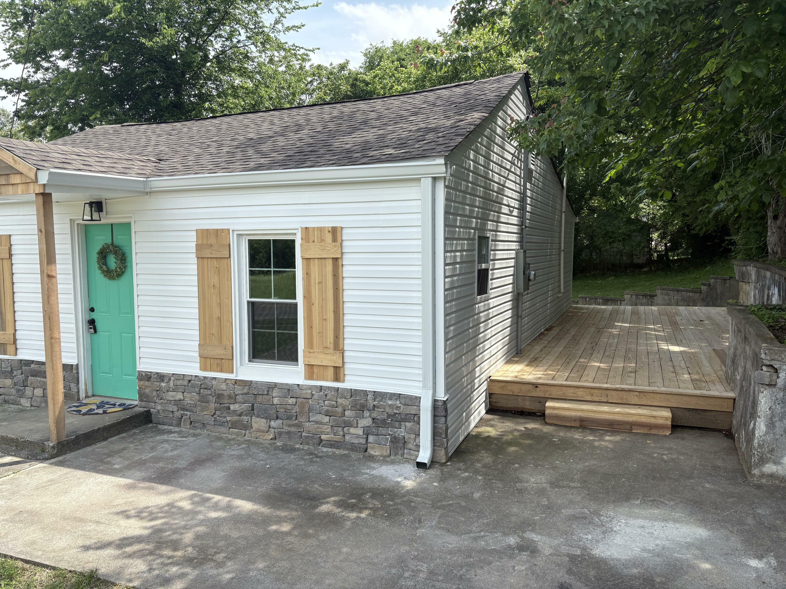 Property Photo: 560 8th Street NE TN 37311