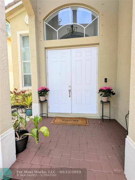 Property Photo: 1501 NE 37th Pl FL 33033