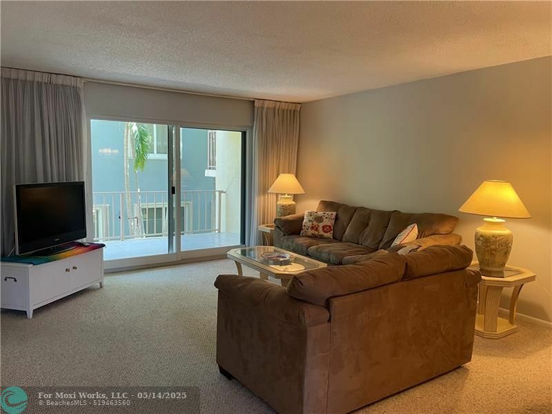 Property Photo: 4629 Poinciana St 211 FL 33308