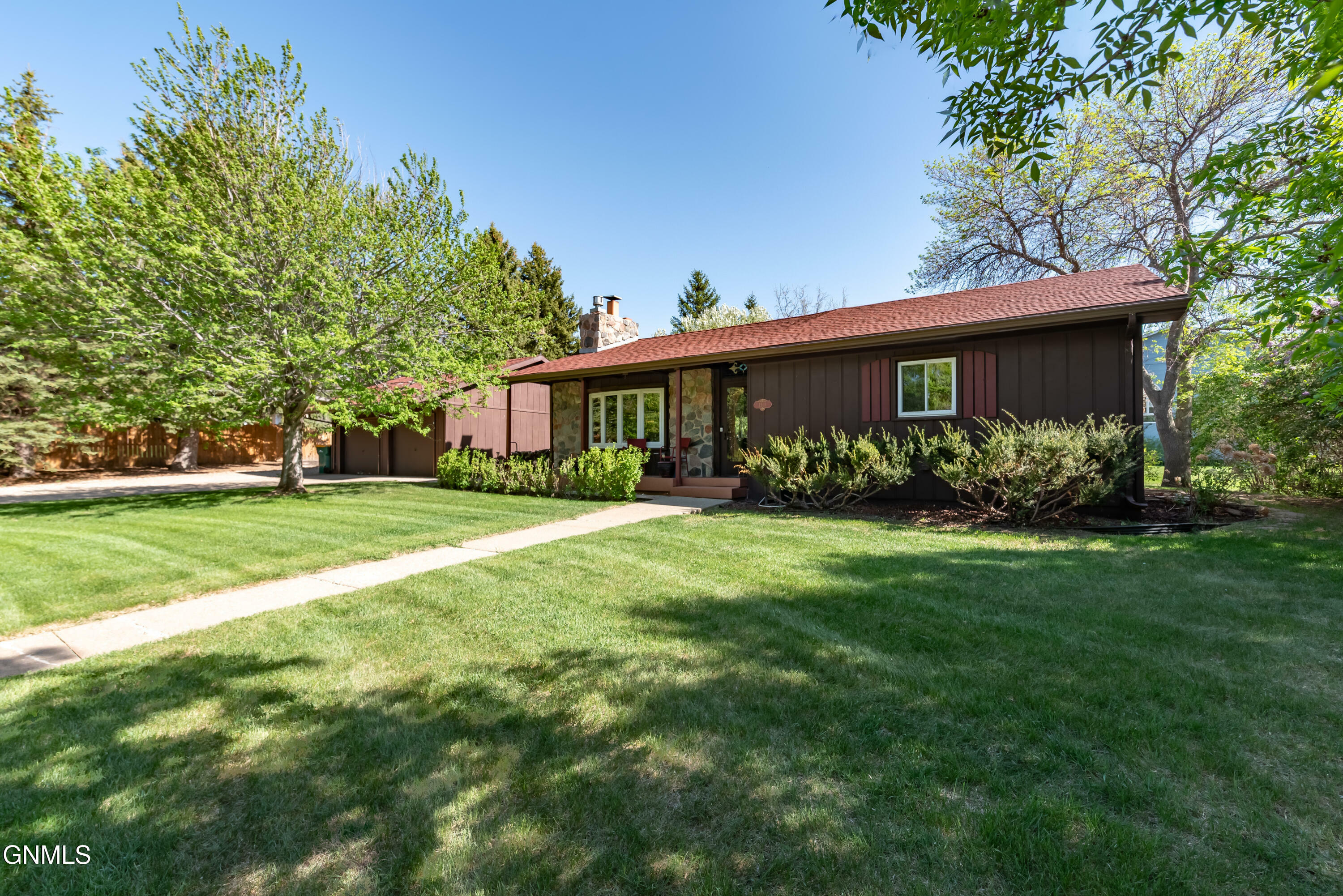 Property Photo: 1531 Country Lane ND 58503