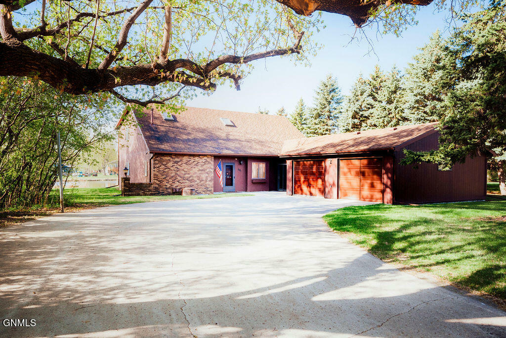 Property Photo: 501 8th Street SW ND 58401