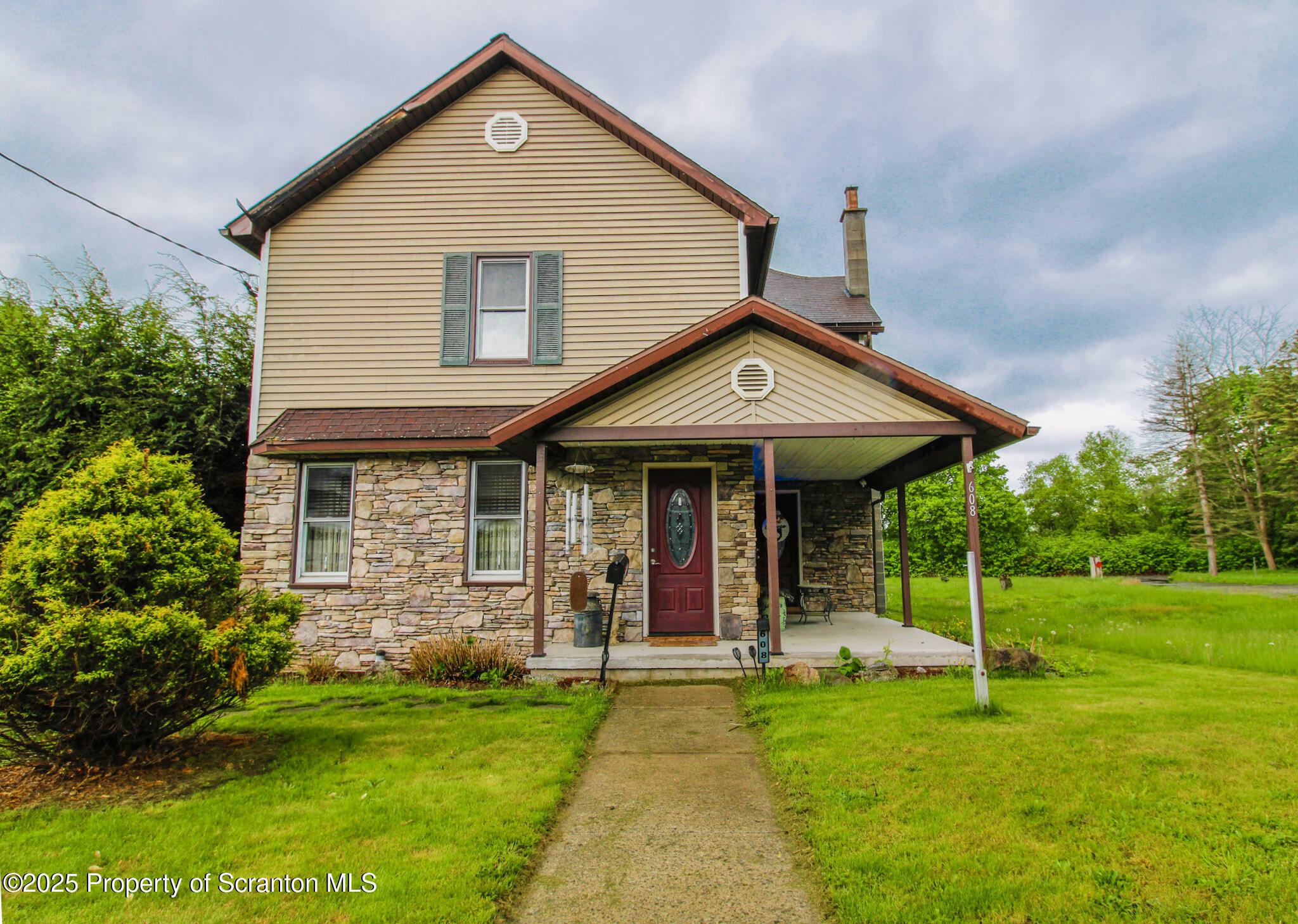 Property Photo: 608 S Valley Avenue PA 18447