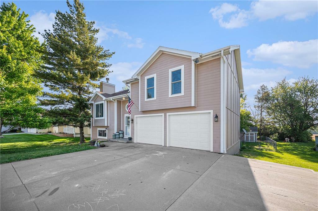 Property Photo:  305 Crimson Court  MO 64429 