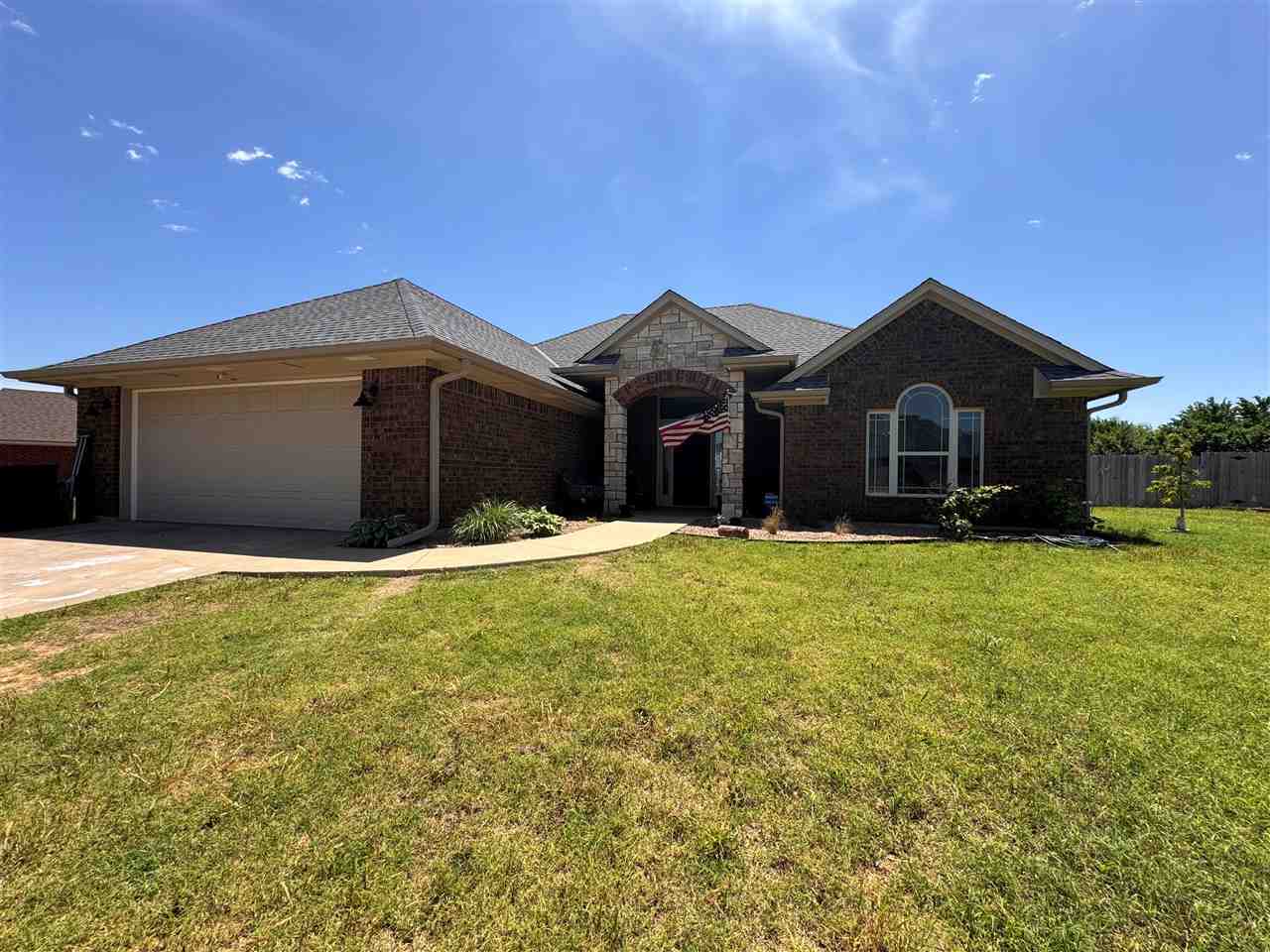 Property Photo: 3 NE Summerwood Dr OK 73538