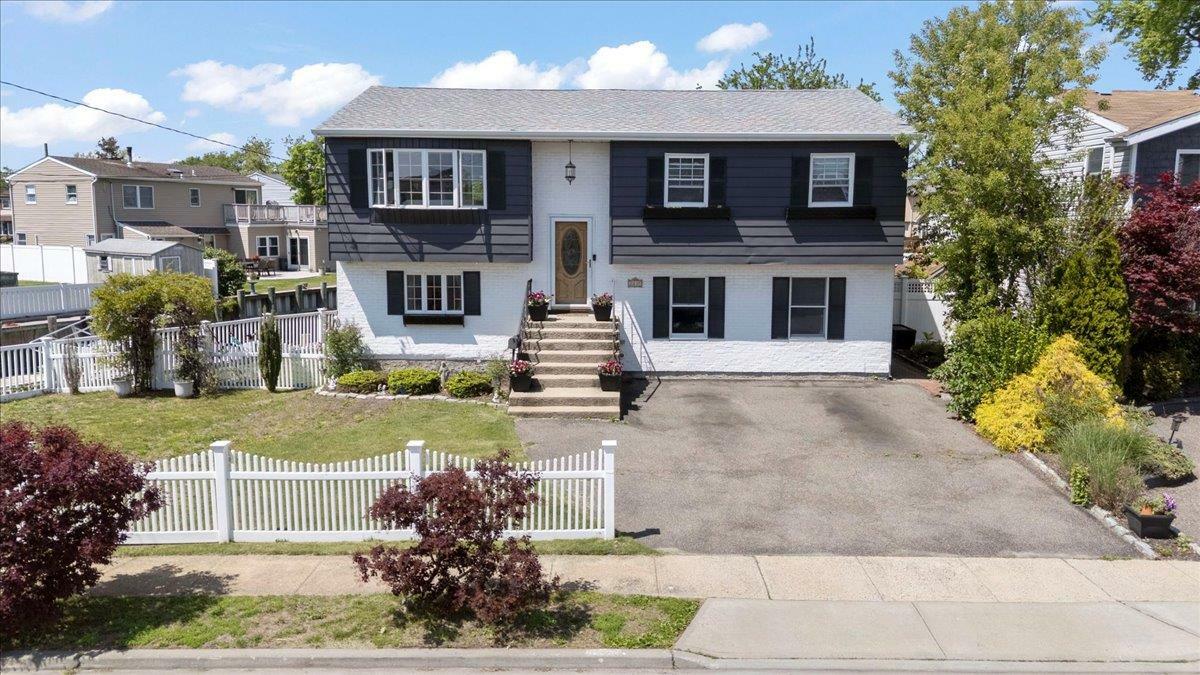 Property Photo: 2635 W Alder Road NY 11710