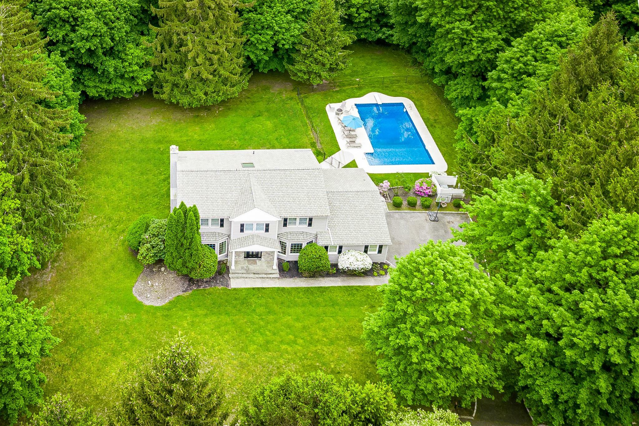4 Evergreen Court  Montebello NY 10901 photo