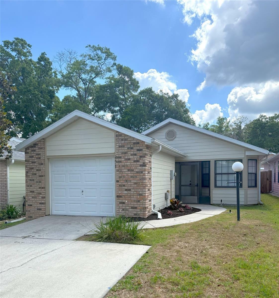 Property Photo: 2209 NE 40th Avenue FL 34470