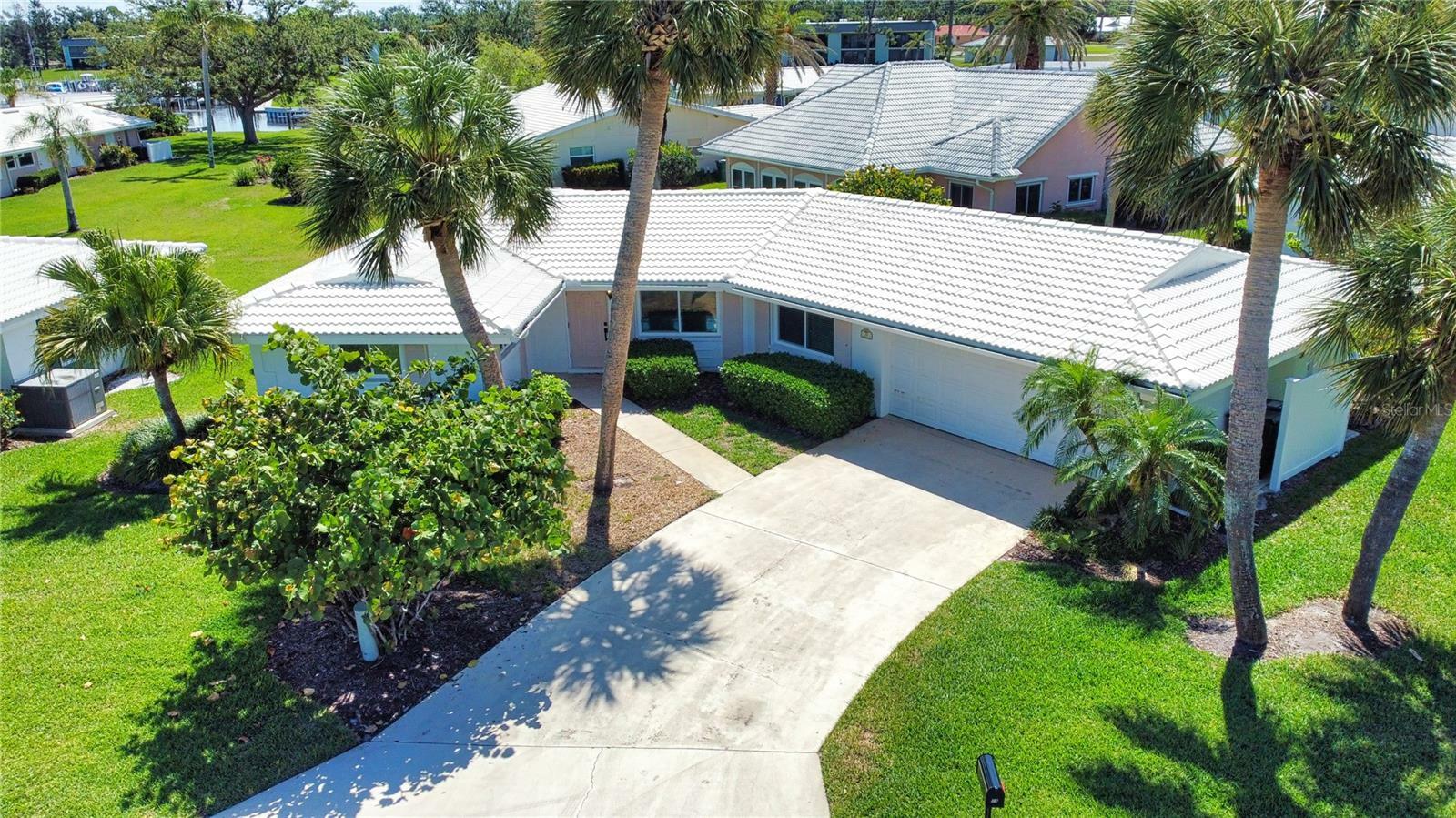 Property Photo: 19 Oakwood Dr N 19 FL 34223