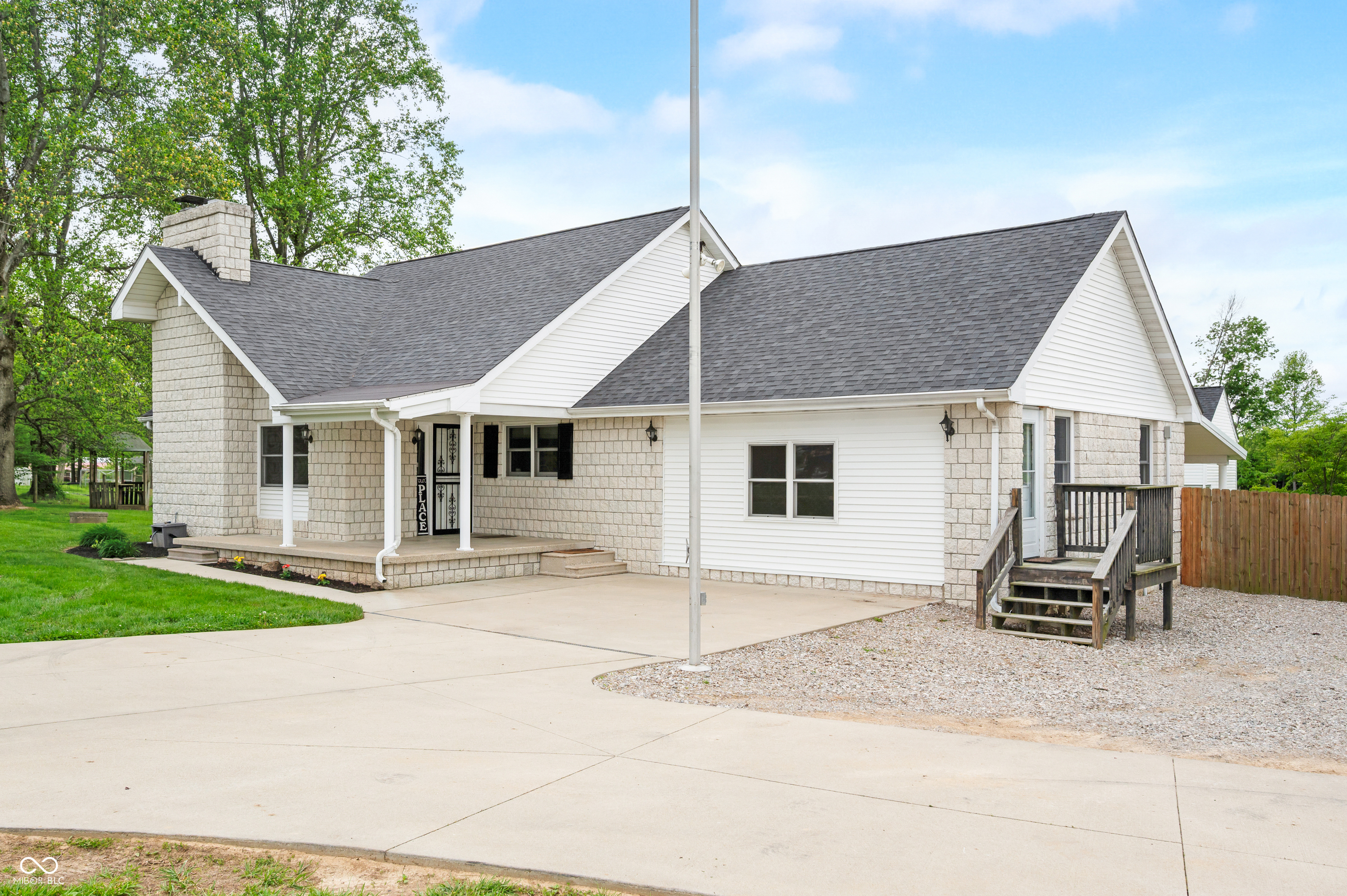 Property Photo: 1152 S County Road 1100 E IN 47274