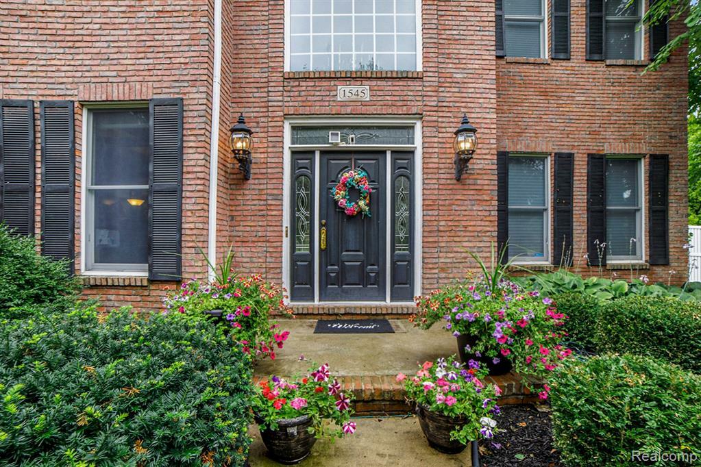 Property Photo: 1545 Wedgewood Place MI 48732 3203
