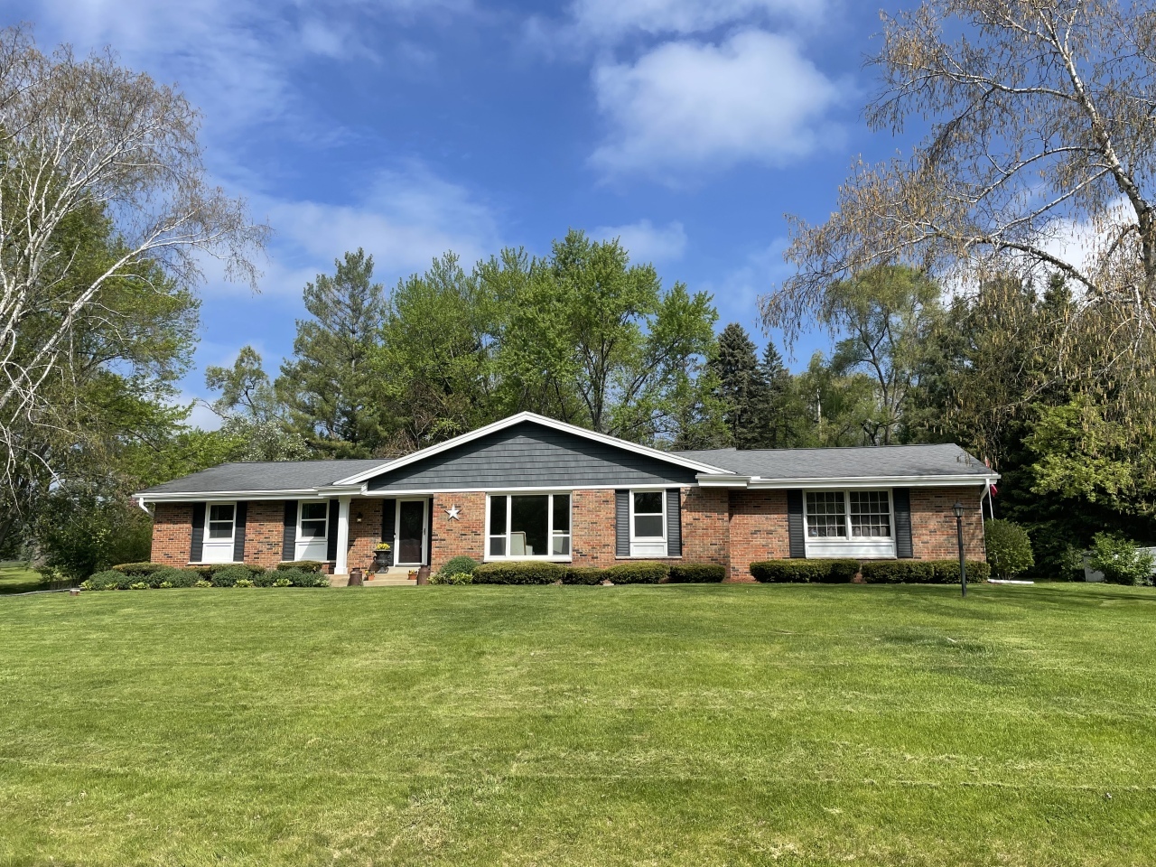 Property Photo: 825 Poplar Creek Dr WI 53045