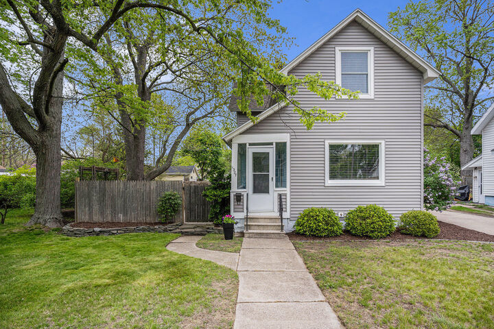 1327 Pennoyer Avenue  Grand Haven MI 49417 photo