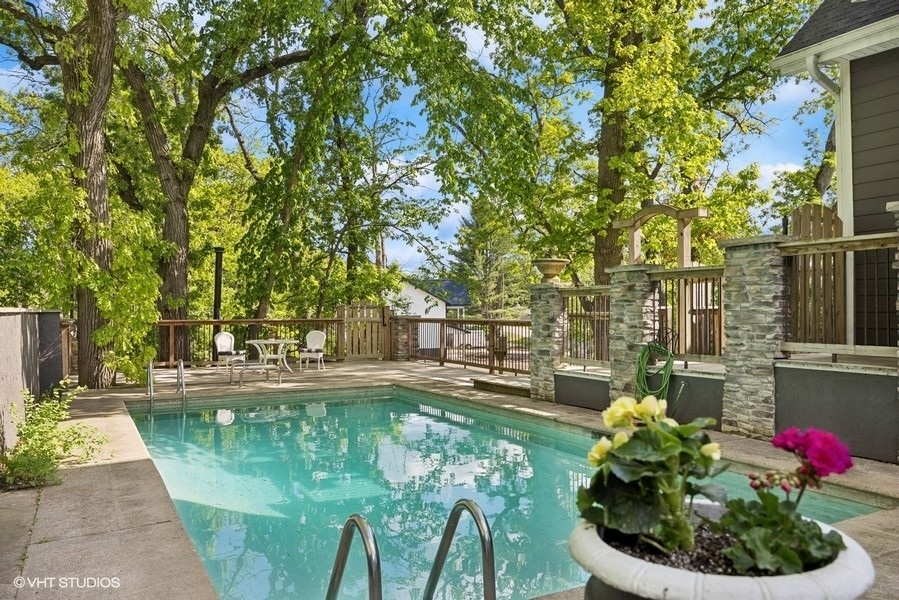 Property Photo: 1124 Blackhawk Avenue IL 60051