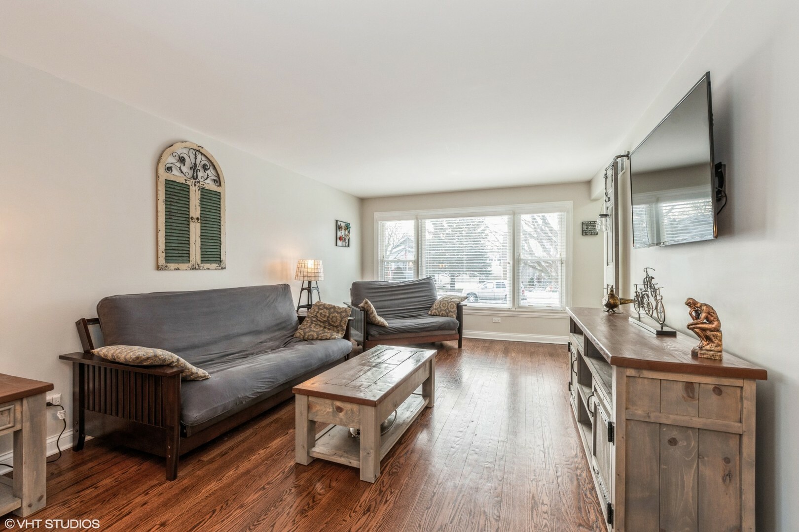 Property Photo: 1080 E Prairie Avenue IL 60016