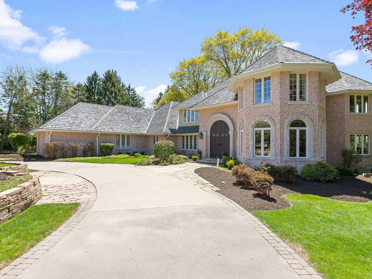 Property Photo: 33 Ketterling Court IL 60010