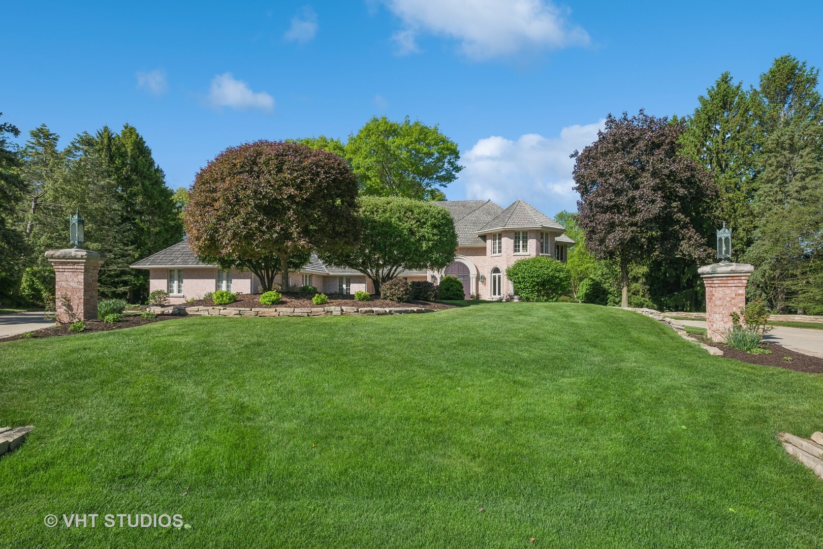 Property Photo: 33 Ketterling Court IL 60010