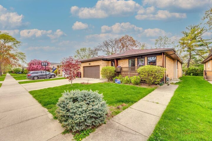 4234 Suffield Court  Skokie IL 60076 photo