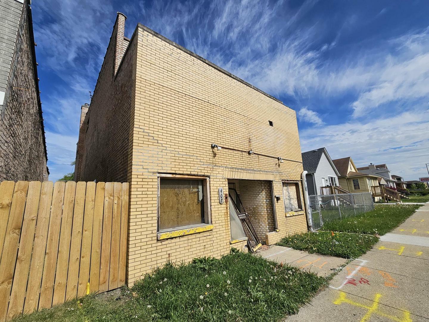 Property Photo: 407 25th Avenue IL 60104