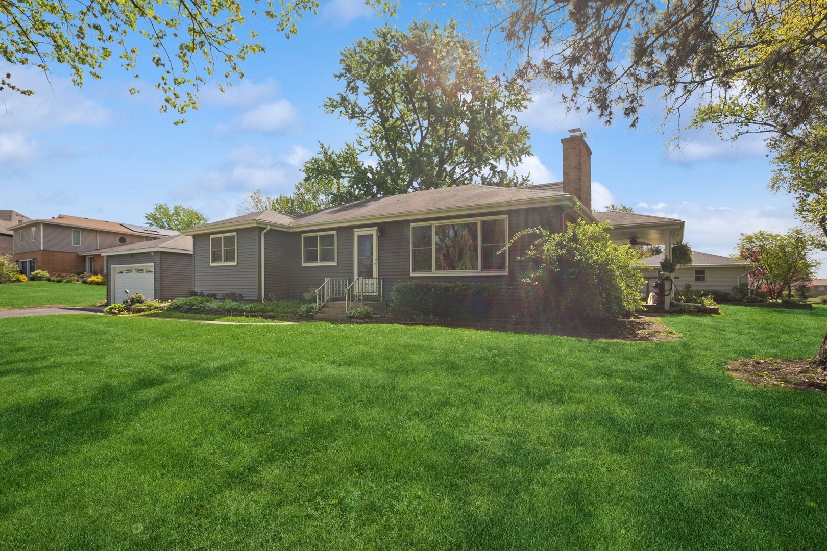 Property Photo: 133 Maple Court IL 60108