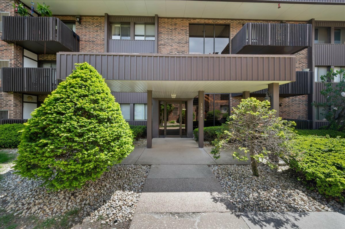 Property Photo: 1502 Woodbridge Road 1D IL 60436