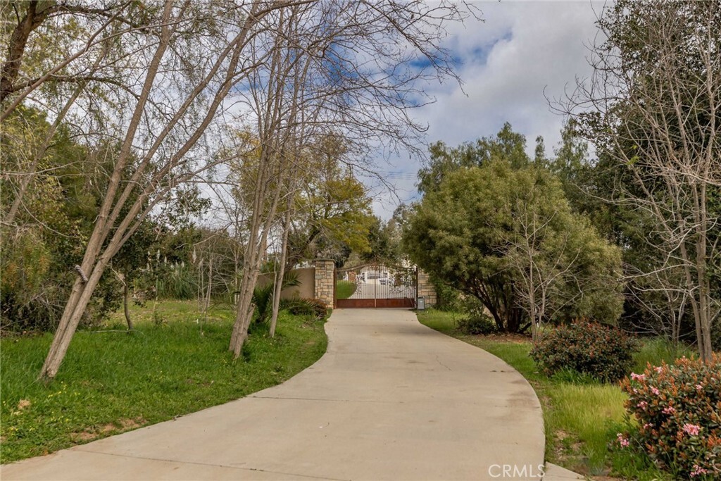 Property Photo:  45975 Sandia Creek Dr Drive  CA 92590 