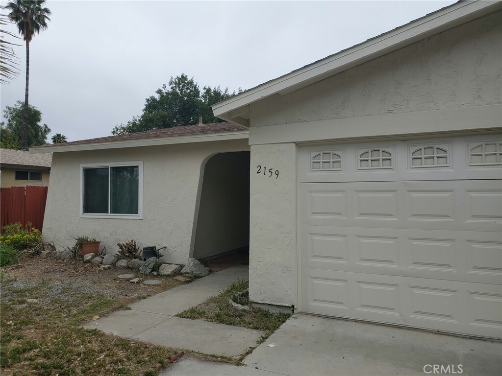 Property Photo: 2159 Avenida Estrada CA 92545