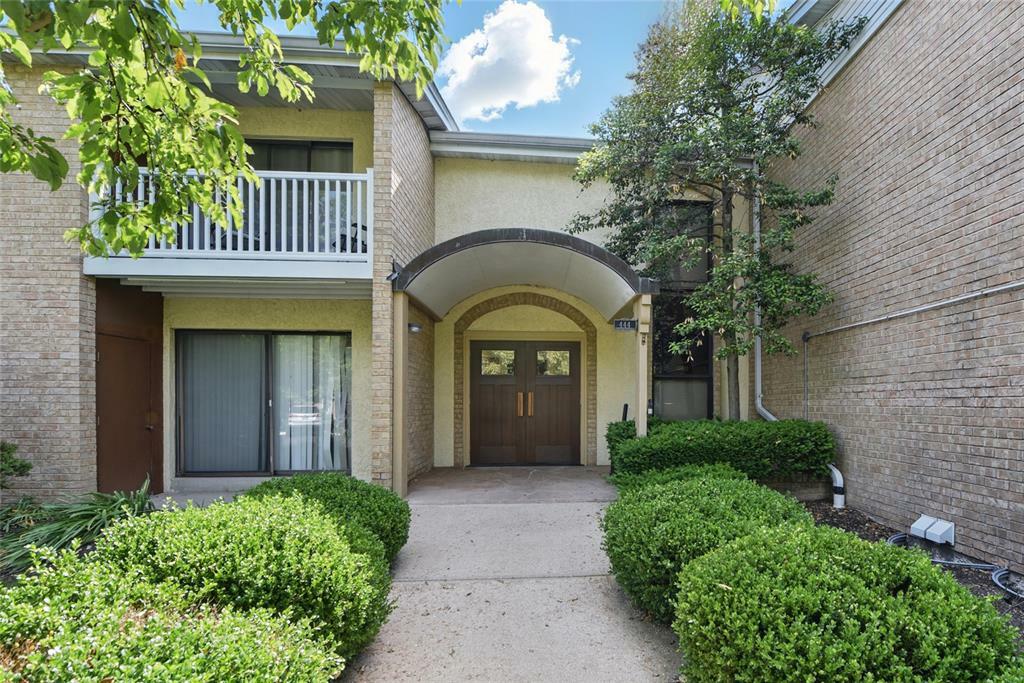 Property Photo: 444 N Clay Avenue 2N MO 63122
