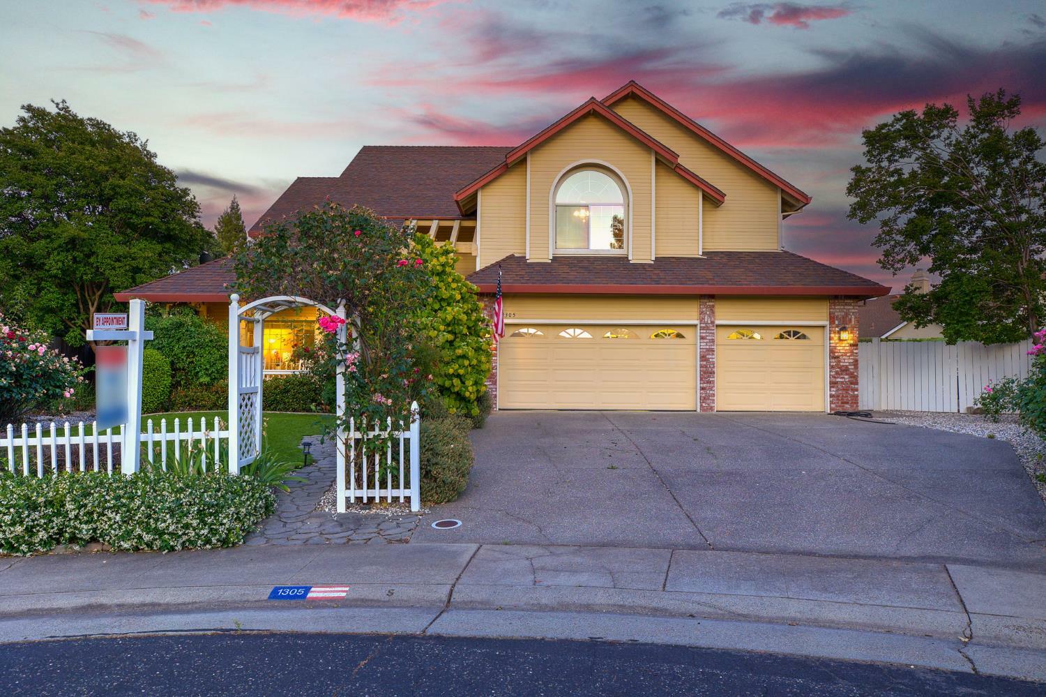 Property Photo: 1305 Green Valley Court CA 95747